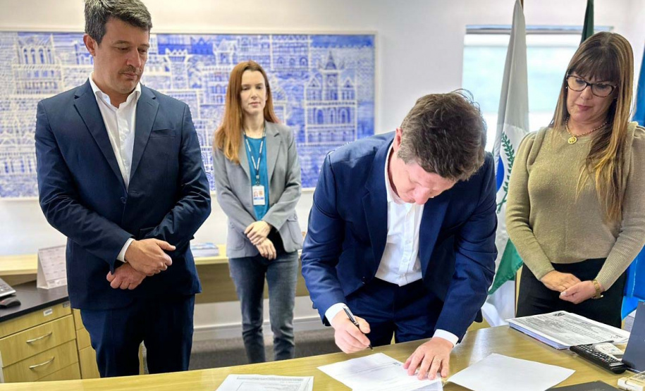 Paraná e Polícia Federal assinam acordo de cooperação para atendimento a migrantes