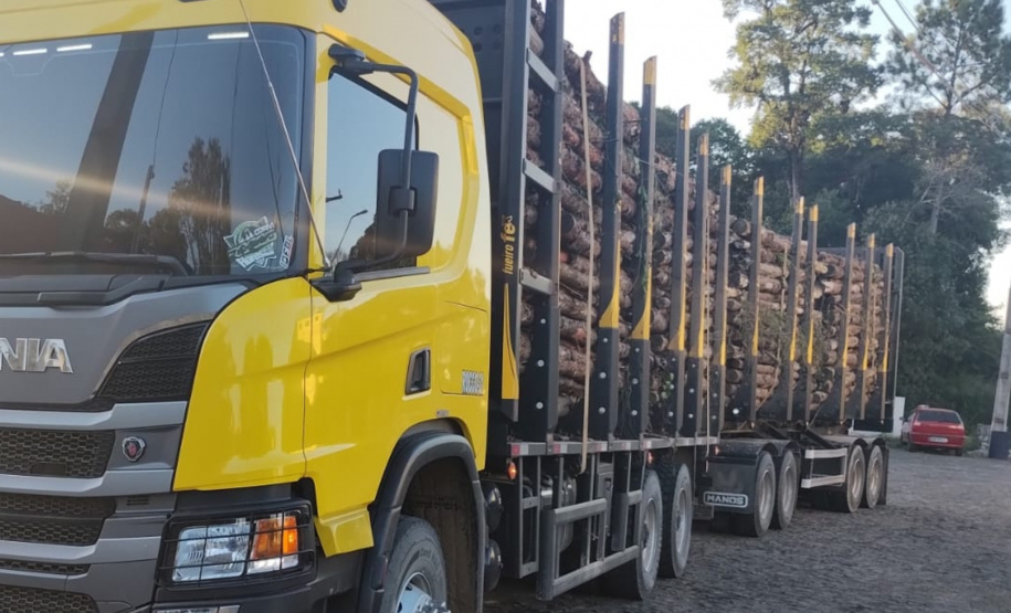 Operação Fumageiras fiscaliza mercadorias com notas fiscais falsas na região de Guarapuava