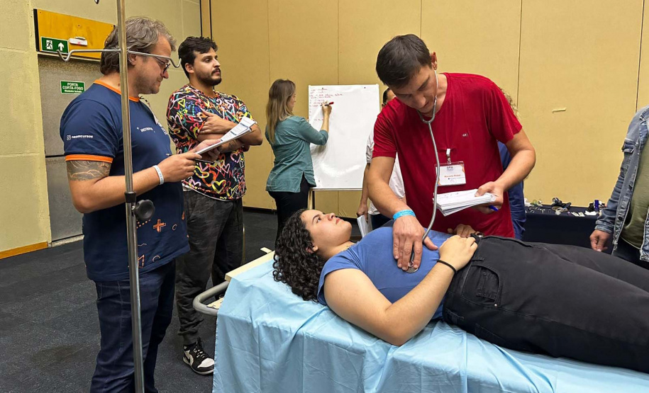 Governo inicia certificação internacional de mil profissionais para atendimento de urgência