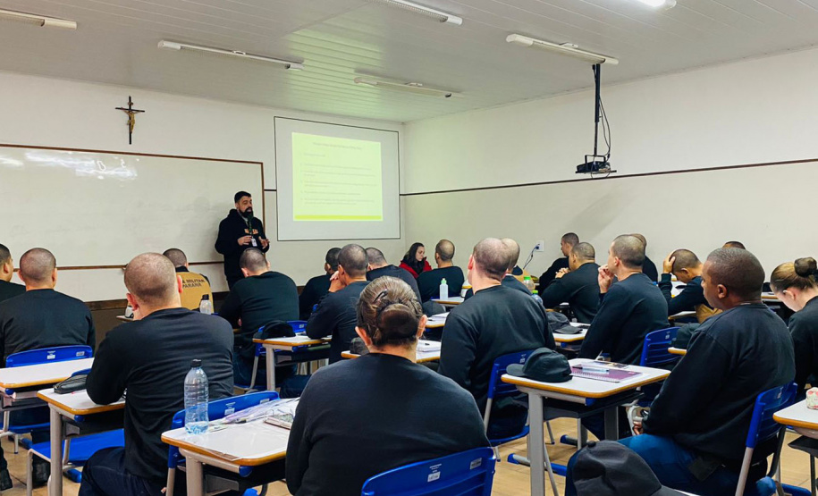 Governo do Paraná realiza palestras com forças policiais para abordagens de pessoas com Transtorno do Espectro Autista (TEA)