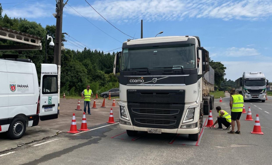 Estado reforça fiscalização de cargas com excesso de peso no Litoral, RMC e Sul