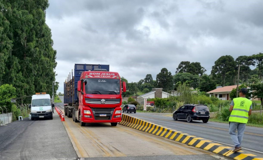 Estado reforça fiscalização de cargas com excesso de peso no Litoral, RMC e Sul