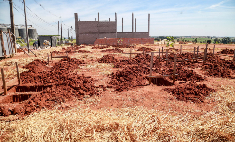 Com apoio do Estado, 160 barracões foram instalados nas cidades e geram emprego