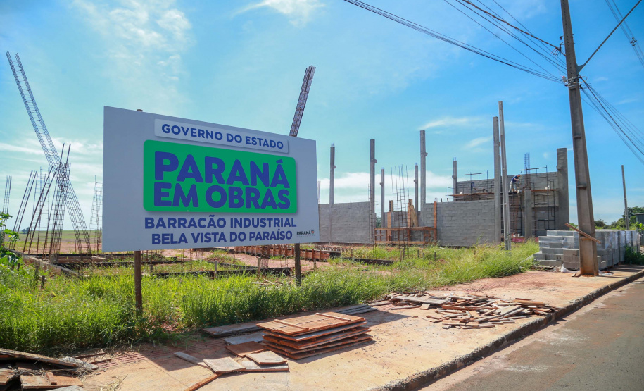 Com apoio do Estado, 160 barracões foram instalados nas cidades e geram emprego