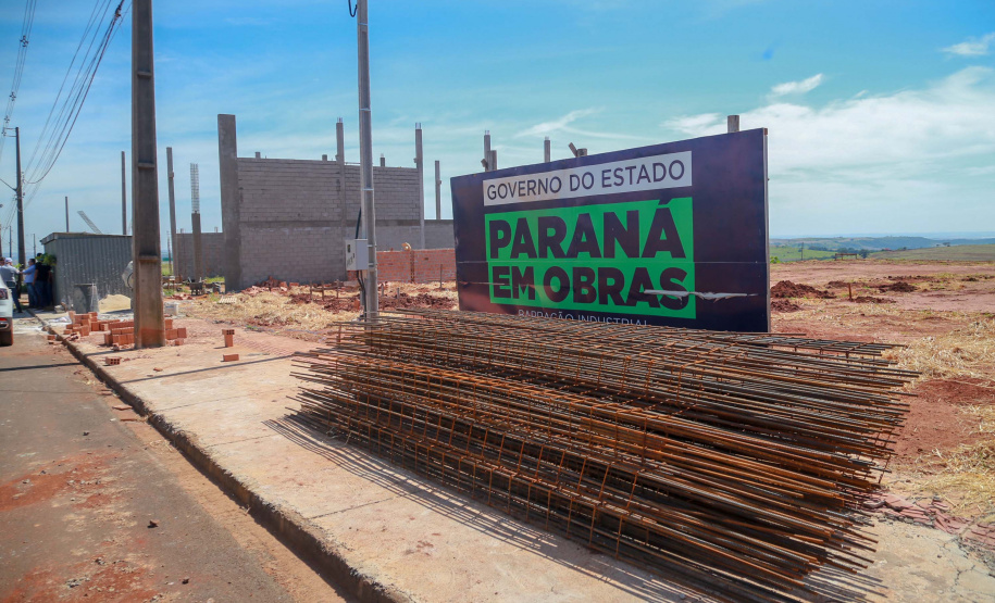 Com apoio do Estado, 160 barracões foram instalados nas cidades e geram emprego