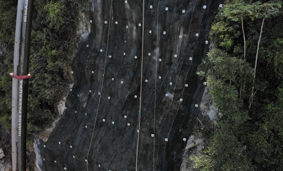 Análise indica reforços na contenção do km 41 da BR-277; obra termina dia 15