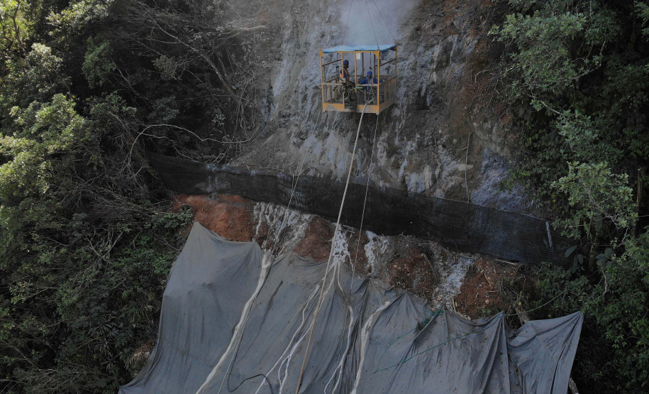 Análise indica reforços na contenção do km 41 da BR-277; obra termina dia 15