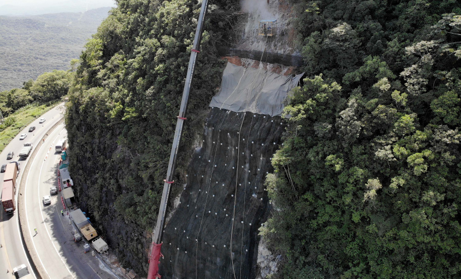 Análise indica reforços na contenção do km 41 da BR-277; obra termina dia 15