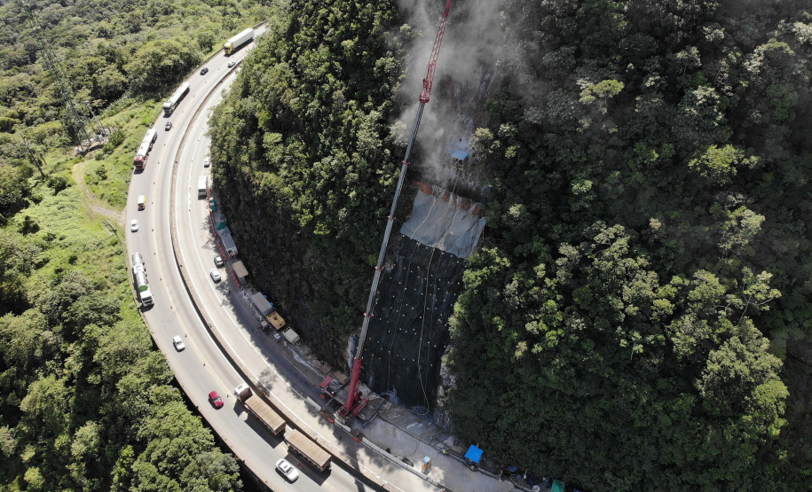 Análise indica reforços na contenção do km 41 da BR-277; obra termina dia 15