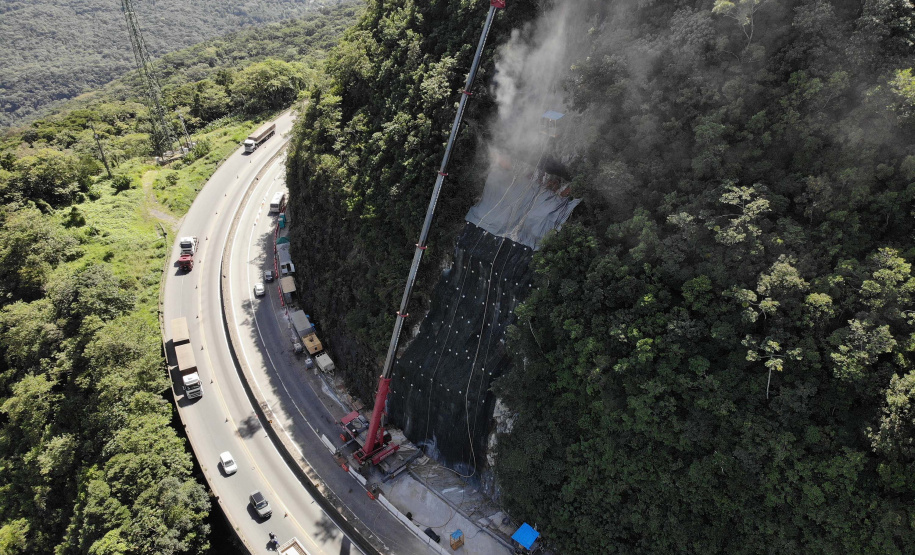 Análise indica reforços na contenção do km 41 da BR-277; obra termina dia 15