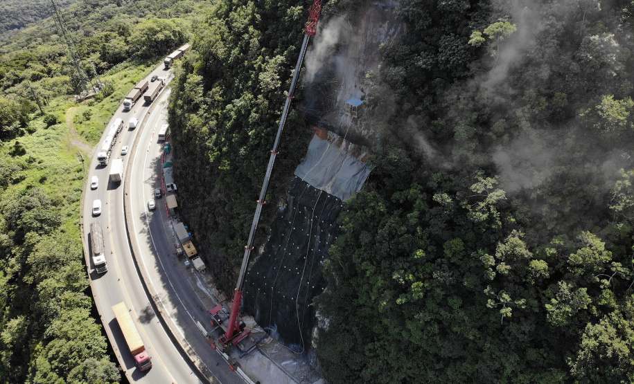 Análise indica reforços na contenção do km 41 da BR-277; obra termina dia 15