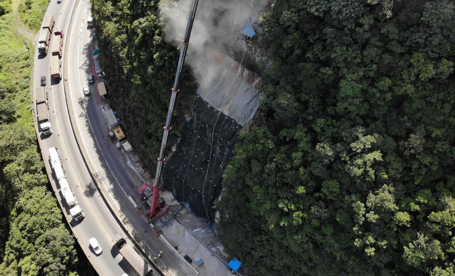 Análise indica reforços na contenção do km 41 da BR-277; obra termina dia 15