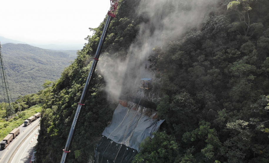 Análise indica reforços na contenção do km 41 da BR-277; obra termina dia 15