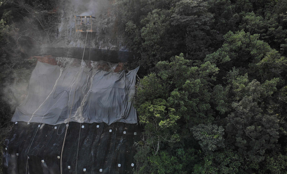 Análise indica reforços na contenção do km 41 da BR-277; obra termina dia 15