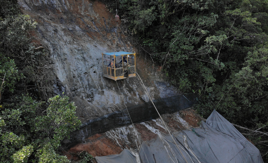 Análise indica reforços na contenção do km 41 da BR-277; obra termina dia 15