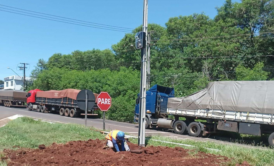 Obras avançam e BR-277 começa a receber novos postes de iluminação em Foz