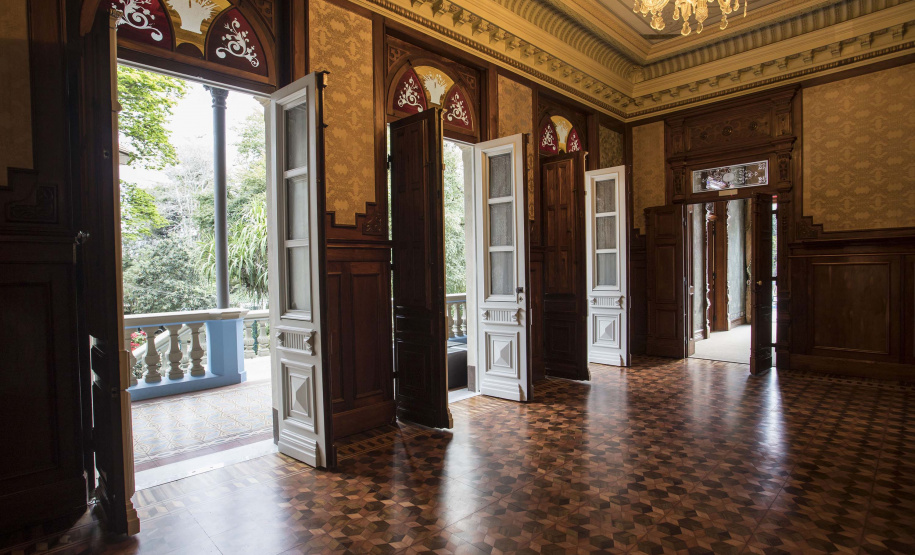 Pesquisadora Amélia Siegel Corrêa lança livro e documentário  sobre bairro Alto da Glória no Espaço Cultural BRDE – Palacete dos Leões