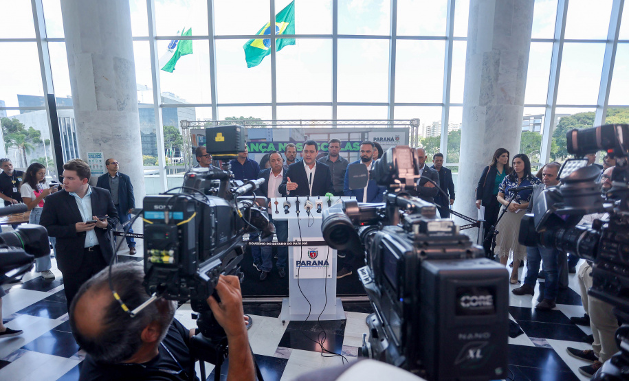 Coletiva segurança escola