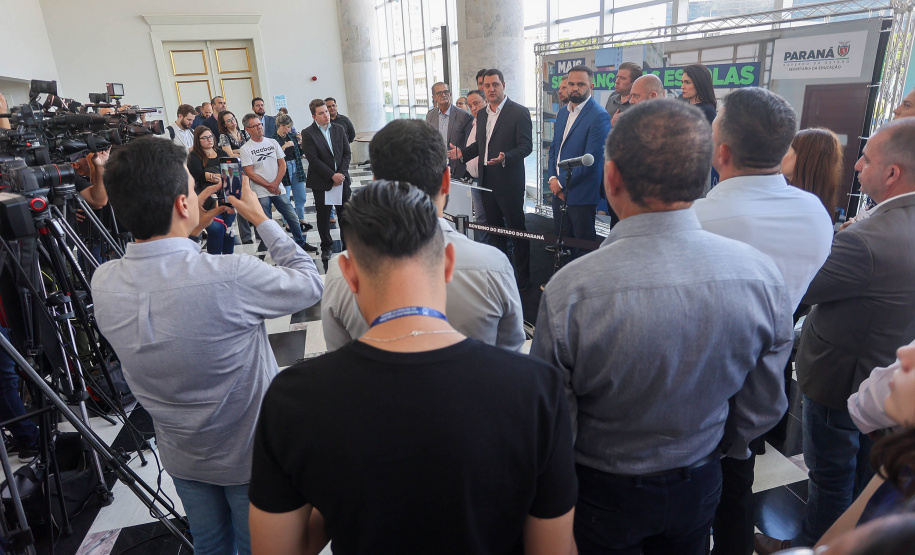 Coletiva segurança escola