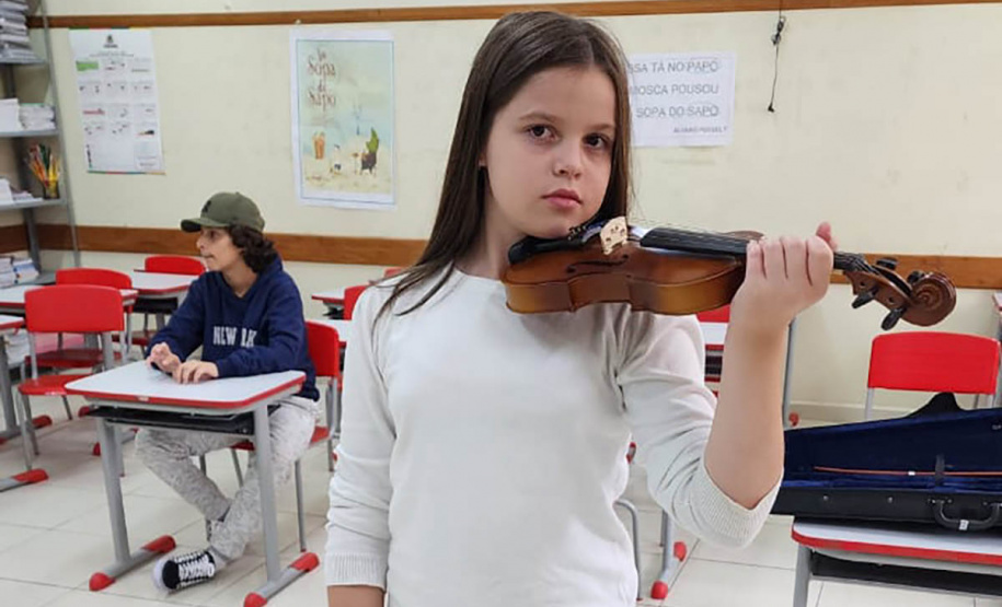 Com apoio do BRDE, 106 crianças e adolescentes iniciam aulas de música em Araucária