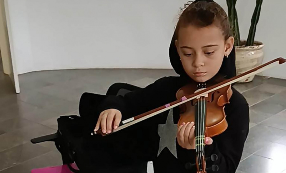 Com apoio do BRDE, 106 crianças e adolescentes iniciam aulas de música em Araucária