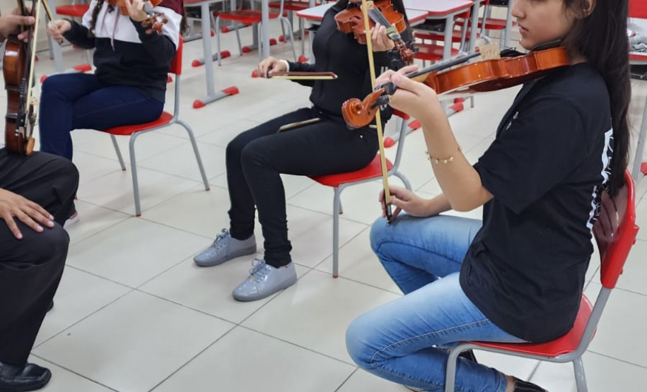 Com apoio do BRDE, 106 crianças e adolescentes iniciam aulas de música em Araucária