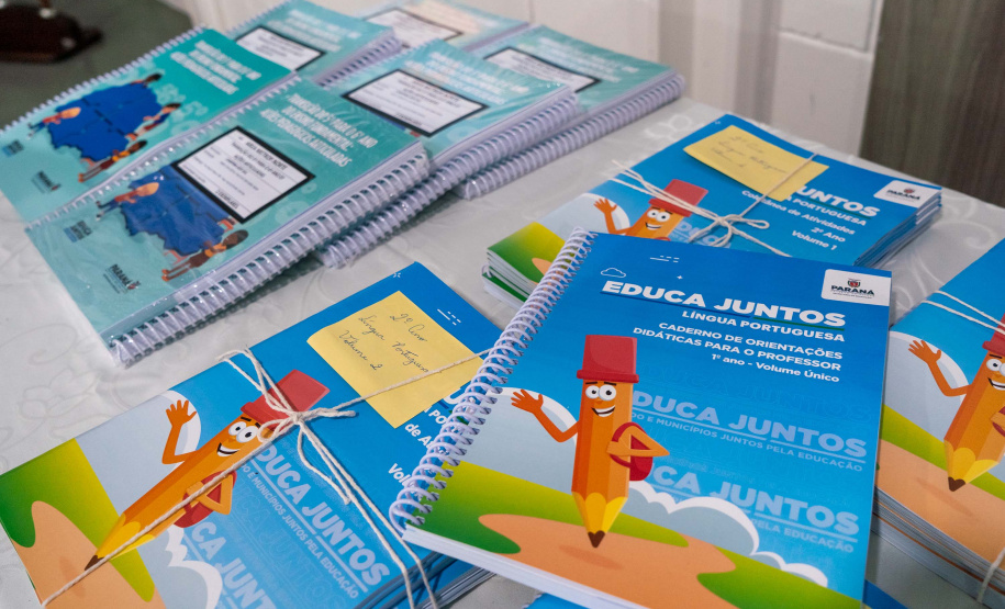 Educação entrega material complementar de alfabetização para redes municipais de ensino