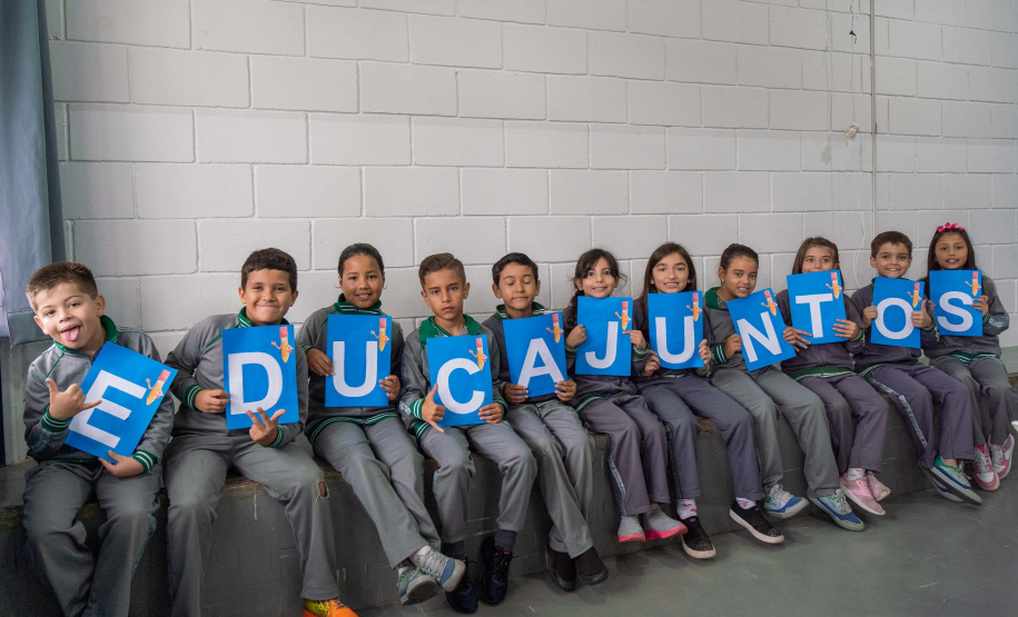 Educação entrega material complementar de alfabetização para redes municipais de ensino