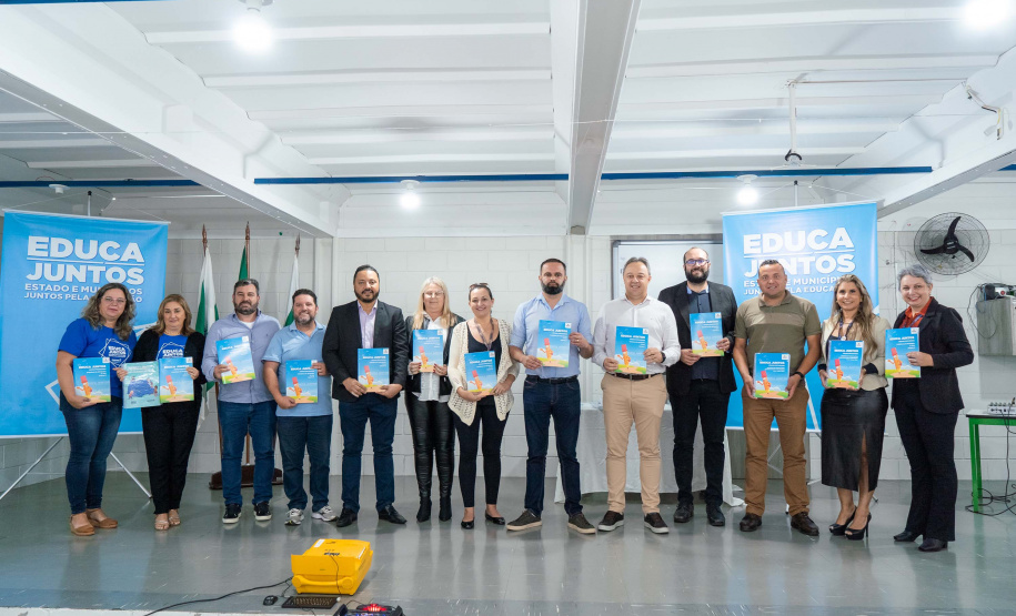 Educação entrega material complementar de alfabetização para redes municipais de ensino