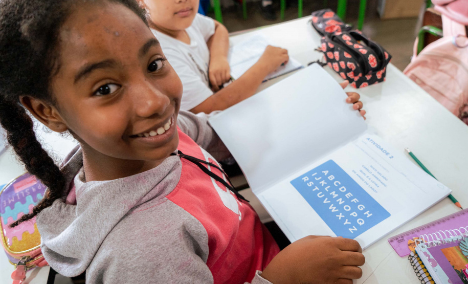 Educação entrega material complementar de alfabetização para redes municipais de ensino