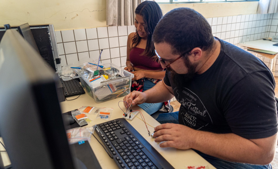 Tecnologia e saberes tradicionais: Paraná investe no ensino das ciências em comunidades indígenas do estado