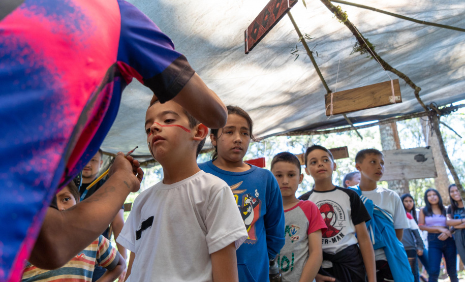 Com novas disciplinas do ensino médio, estudantes indígenas desenvolvem sua cultura em sala de aula