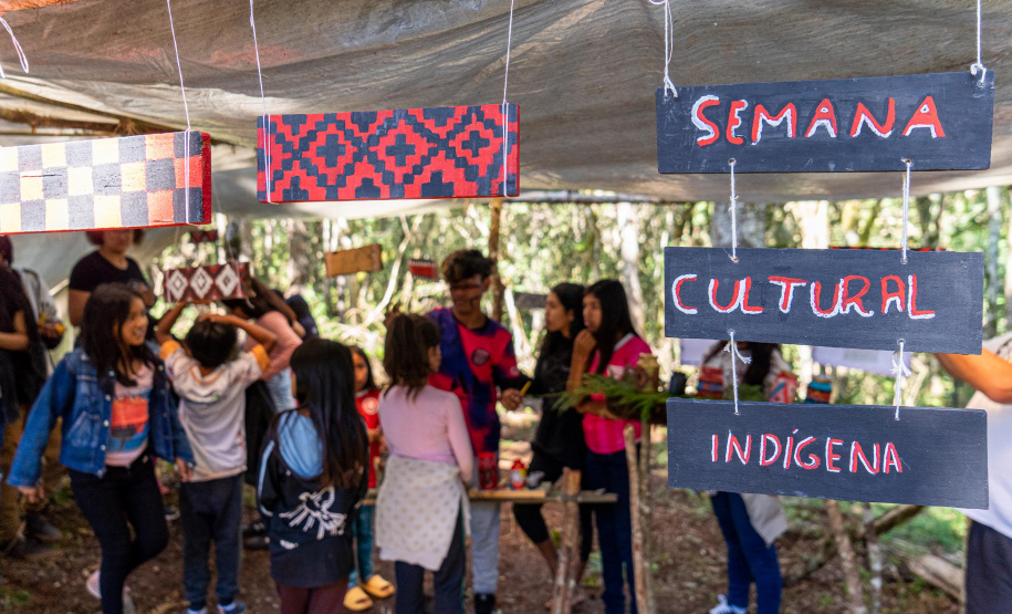 Com novas disciplinas do ensino médio, estudantes indígenas desenvolvem sua cultura em sala de aula