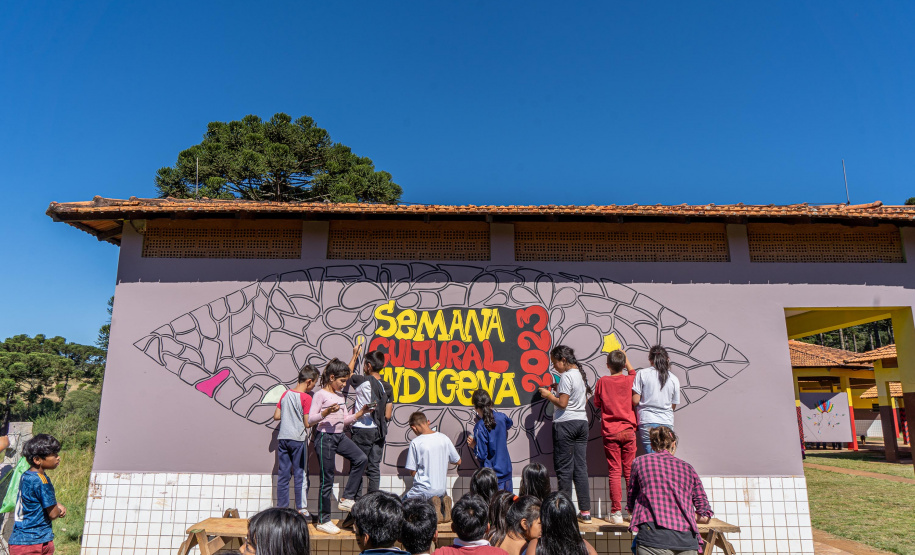 Com novas disciplinas do ensino médio, estudantes indígenas desenvolvem sua cultura em sala de aula