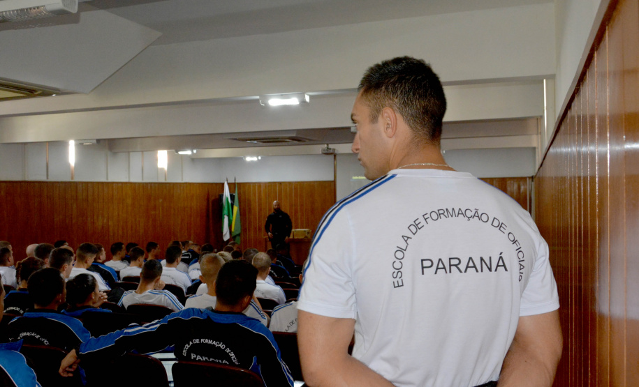 Policial penal ministra curso para cadetes da APMG