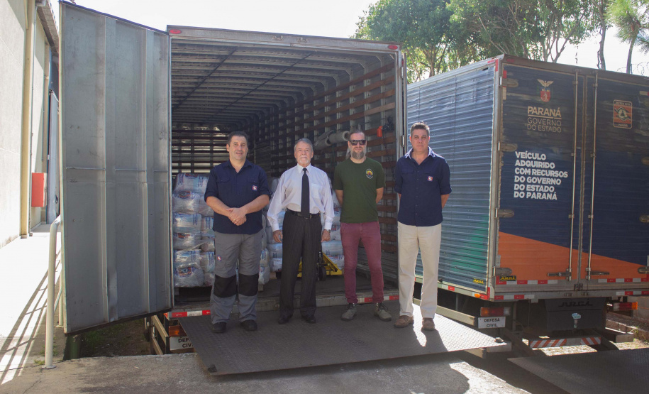 Governo do Paraná entrega cestas básicas para famílias de comunidades indígenas