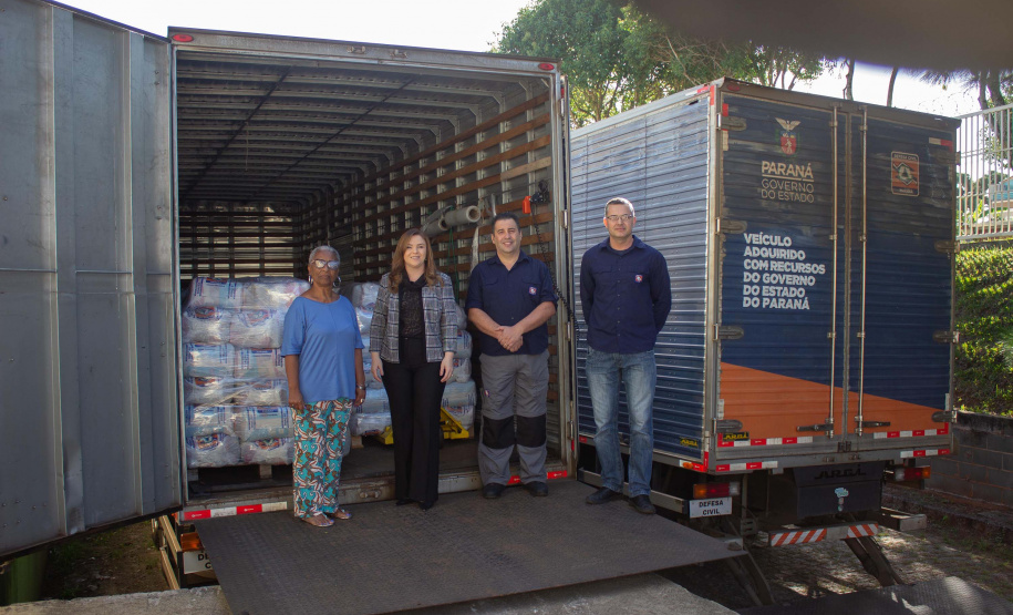 Governo do Paraná entrega cestas básicas para famílias de comunidades indígenas