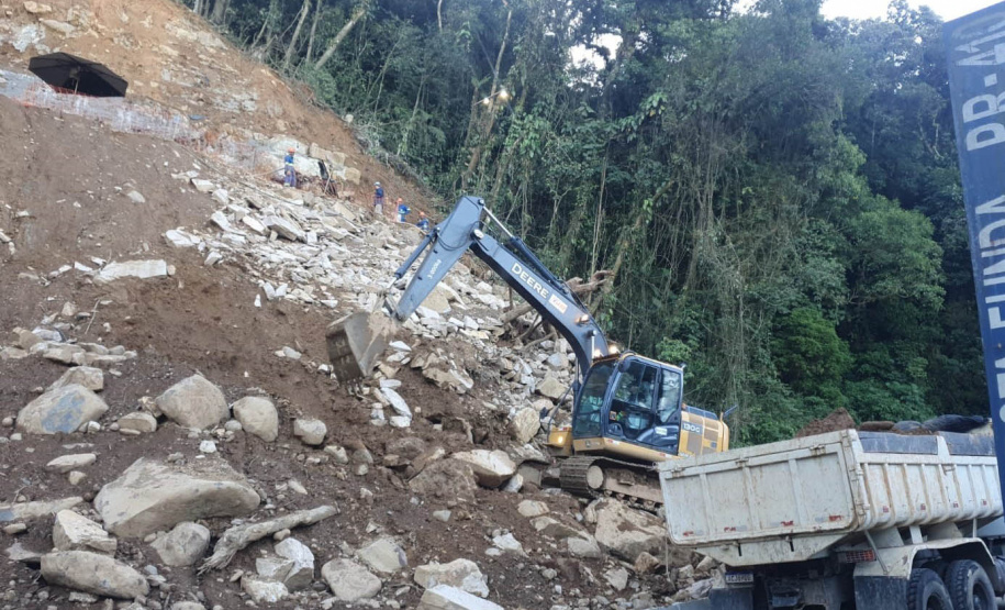 Estrada da Graciosa permanece recebendo obras emergenciais