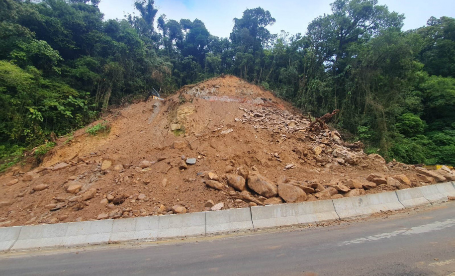 Estrada da Graciosa permanece recebendo obras emergenciais