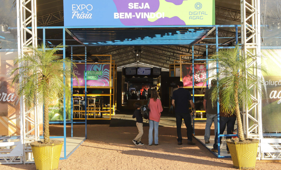 O governador Carlos Massa Ratinho Junior participou da abertura da ExpoFrísia, em Carambeí.