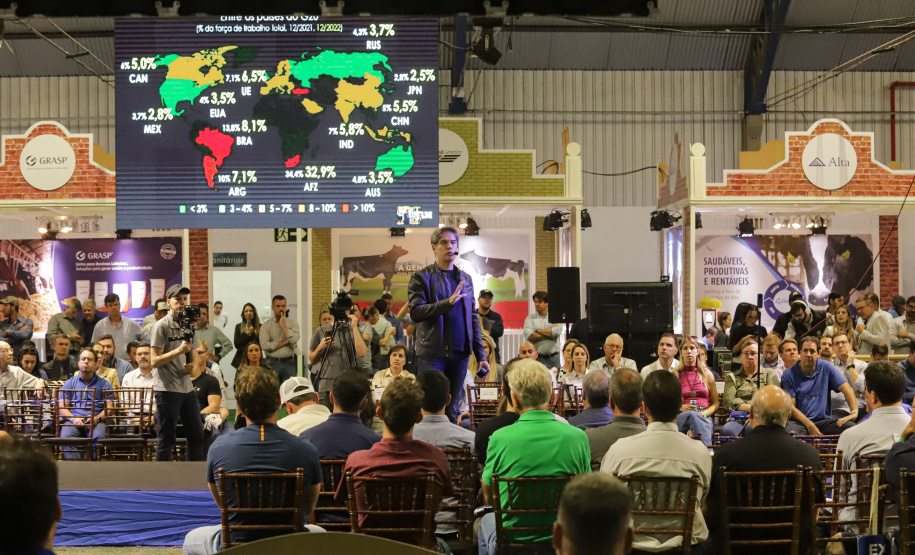 O governador Carlos Massa Ratinho Junior participou da abertura da ExpoFrísia, em Carambeí.