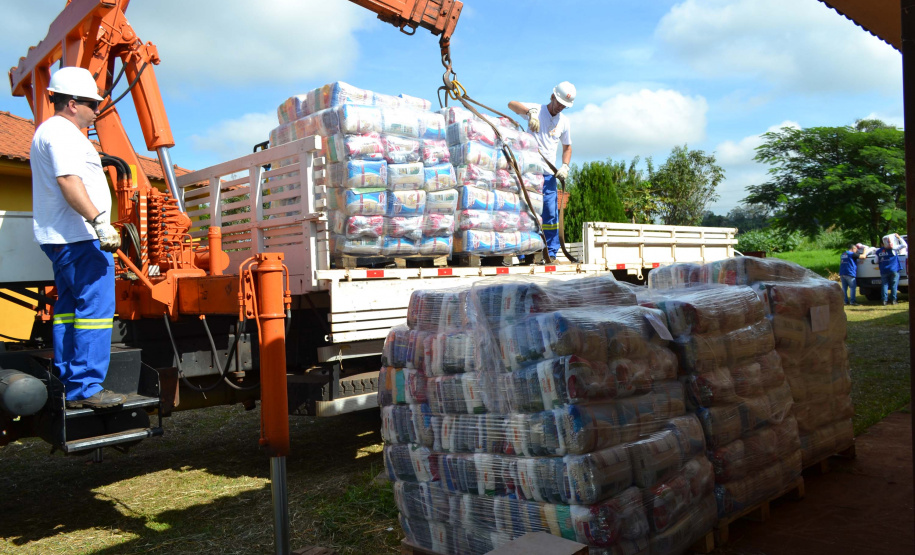 Copel entrega 94 toneladas de alimentos a instituições de educação e assistência social
