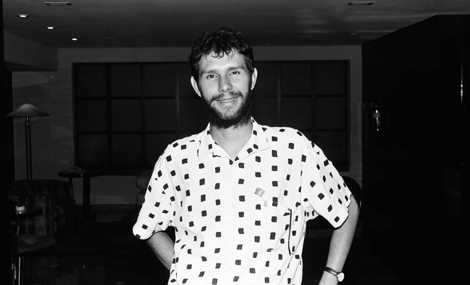 Biblioteca Pública recebe evento de lançamento de livro que reúne a poesia do paranaense Rollo de Resende