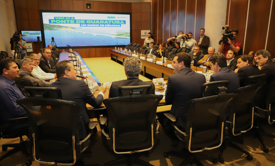 O Governador Carlos Massa Ratinho Junior anunciou a emissão da licença ambiental prévia para a construção da Ponte de Guaratuba, no Litoral do Paraná.