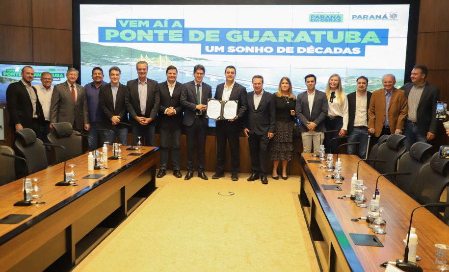 O Governador Carlos Massa Ratinho Junior anunciou a emissão da licença ambiental prévia para a construção da Ponte de Guaratuba, no Litoral do Paraná.