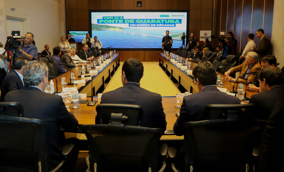 O Governador Carlos Massa Ratinho Junior anunciou a emissão da licença ambiental prévia para a construção da Ponte de Guaratuba, no Litoral do Paraná.