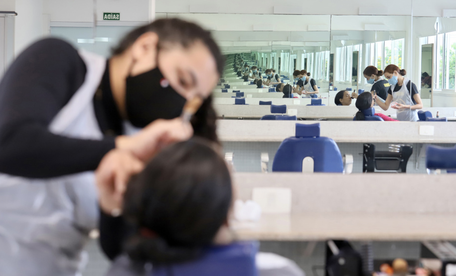 Cresce o número de aprendizes no mercado de trabalho do Paraná