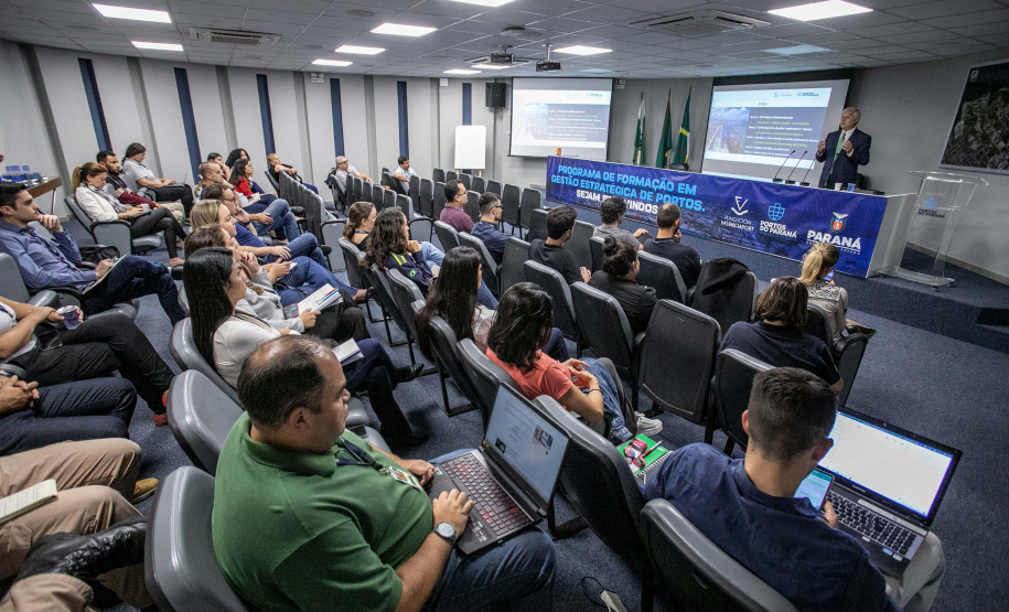 Funcionários da Portos do Paraná participam de curso da Fundacón ValenciaPort