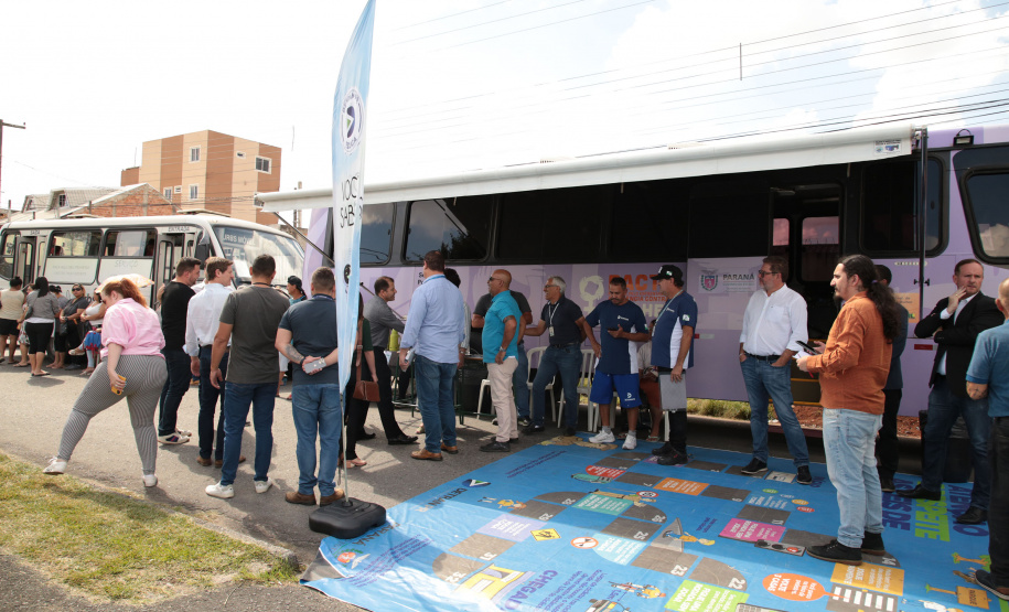 Ação integrada leva cidadania e serviços públicos para o bairro Uberaba em Curitiba