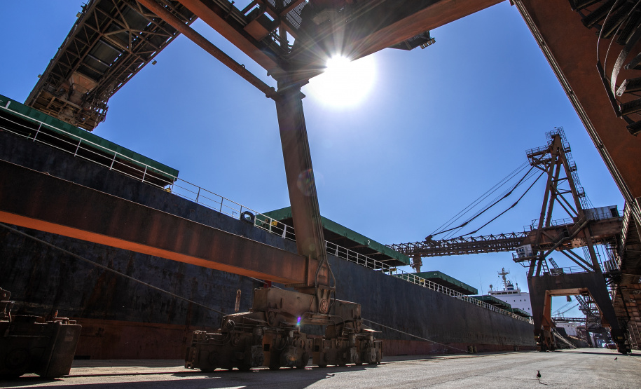 Abril começa com alta expectativa para embarque de granéis para exportação pelo Porto de Paranaguá